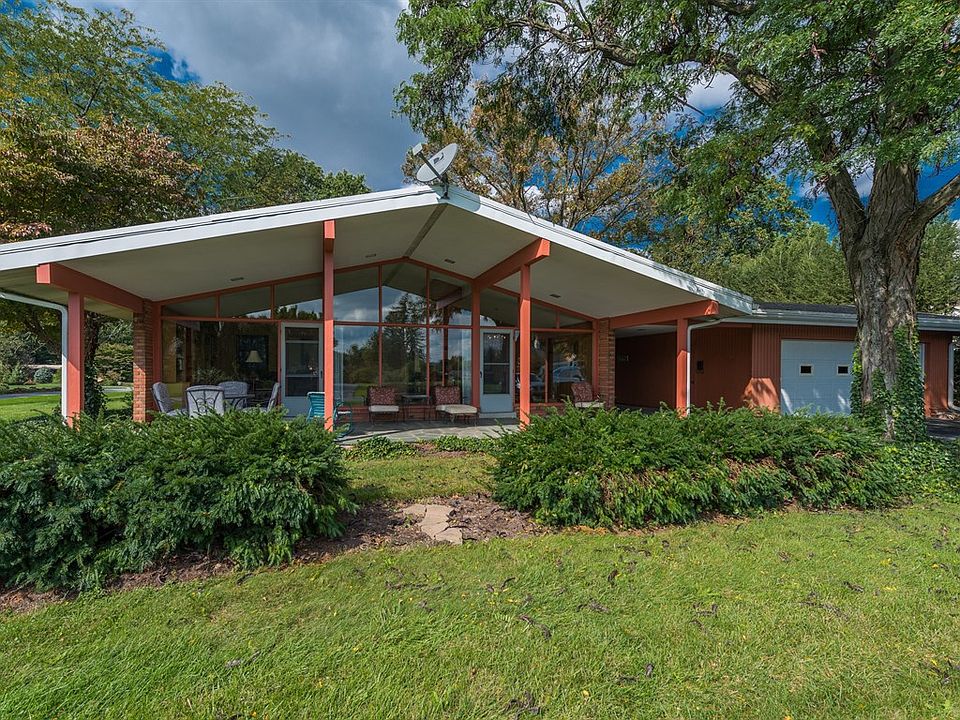 1st image of 710 Park Dr