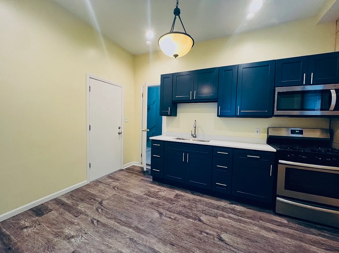 2 bed, 650 sqft, $1,700 — Photo 3