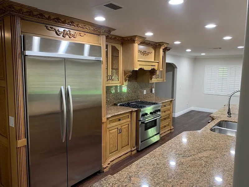 5 bed, 2261 sqft, $5,975 — Photo 4