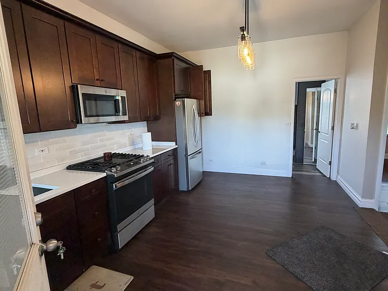 2411 W 34th Pl — Photo 10