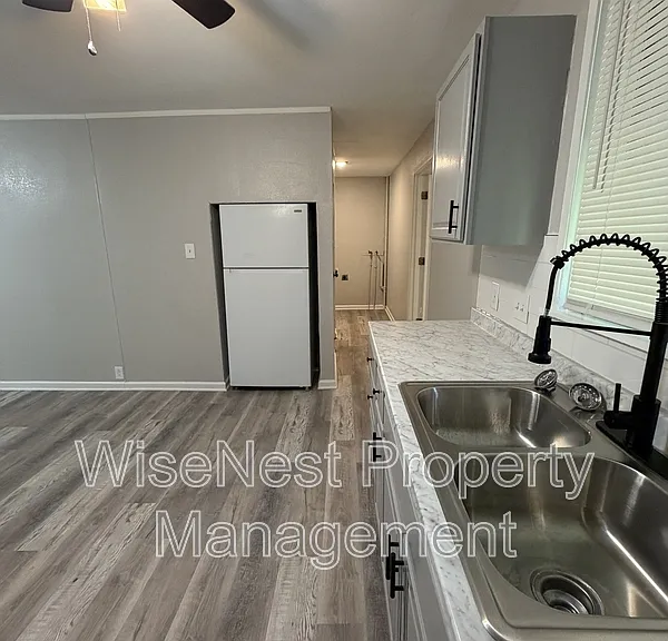 2725 N 47th Ter — Photo 8