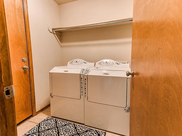 1708 Meadow Run Dr — Photo 20