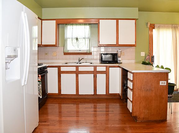 5th image of 694 Birchwood Dr