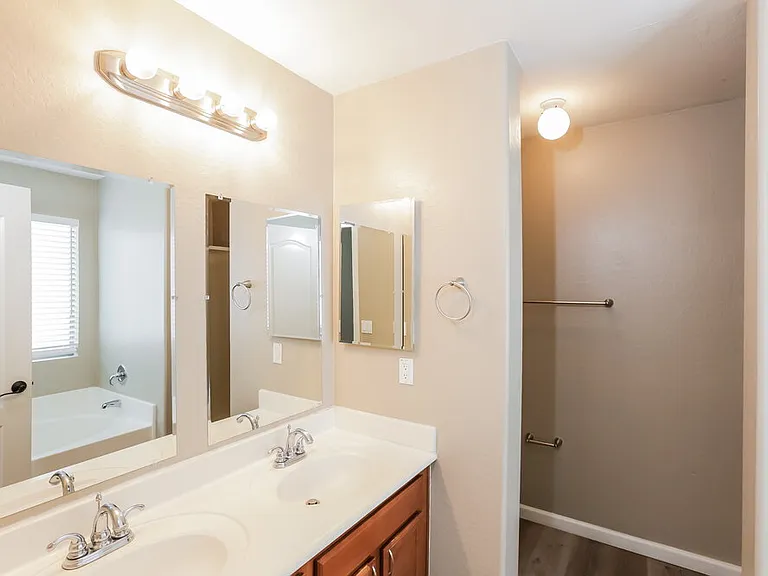 10925 W Taft St — Photo 11