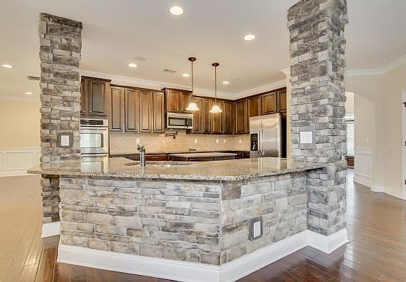 4th image of 8514 Crenshaw Dr