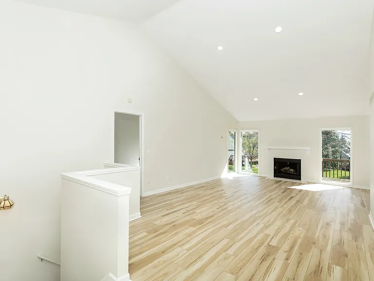 37743 Avon Ln — Photo 4