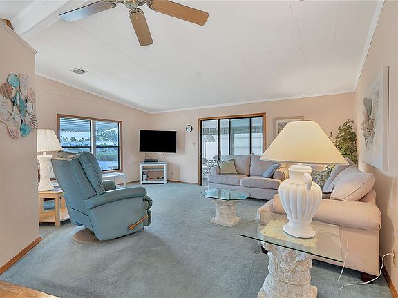 4th image of 713 Watersedge St