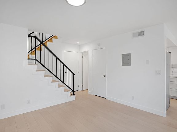 4th image of 15520-15526 Belshire Ave #E