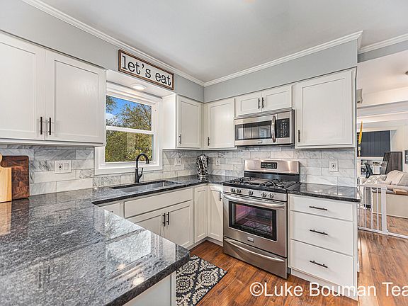 2nd image of 2131 Stanford Dr SE