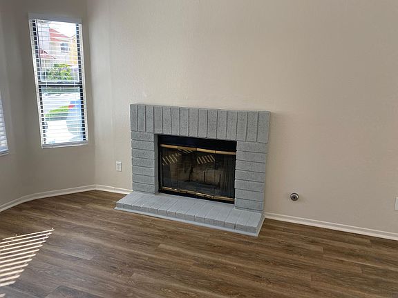 3rd image of 1422 Coral Tree Ln