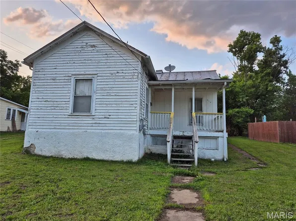 614 W Saint Louis St, De Soto, MO 63020