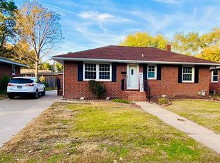 621 Grove Ave, Wood River, IL 62095