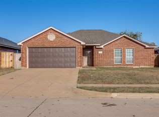 941 La Sierra Dr, Crowley, TX 76036