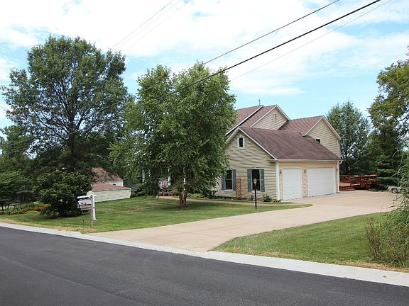 3rd image of 915 Oge Ave