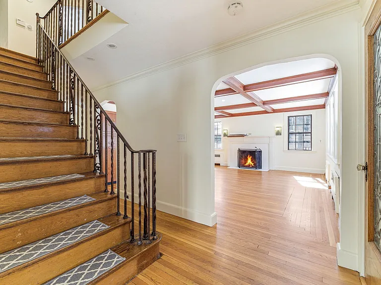48 Acacia Ave — Photo 12