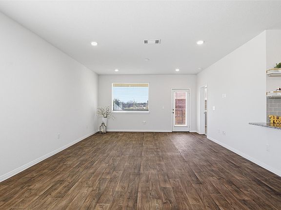 3rd image of 801 Cade Cv