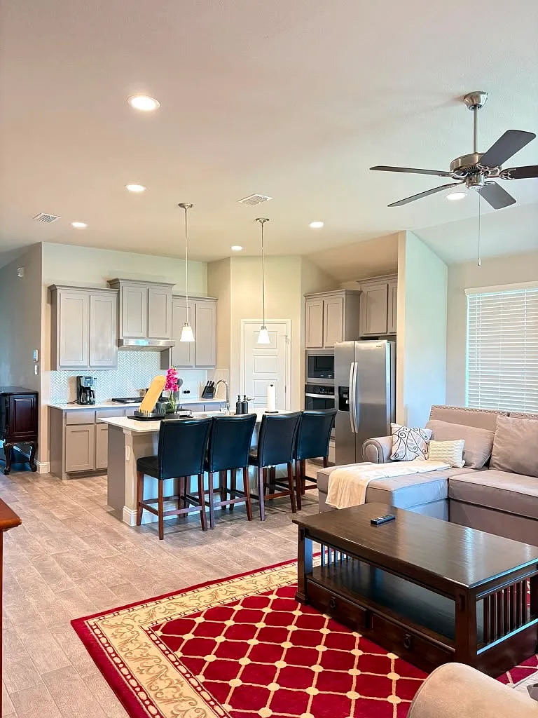 5 bed, $4,500 — Photo 1