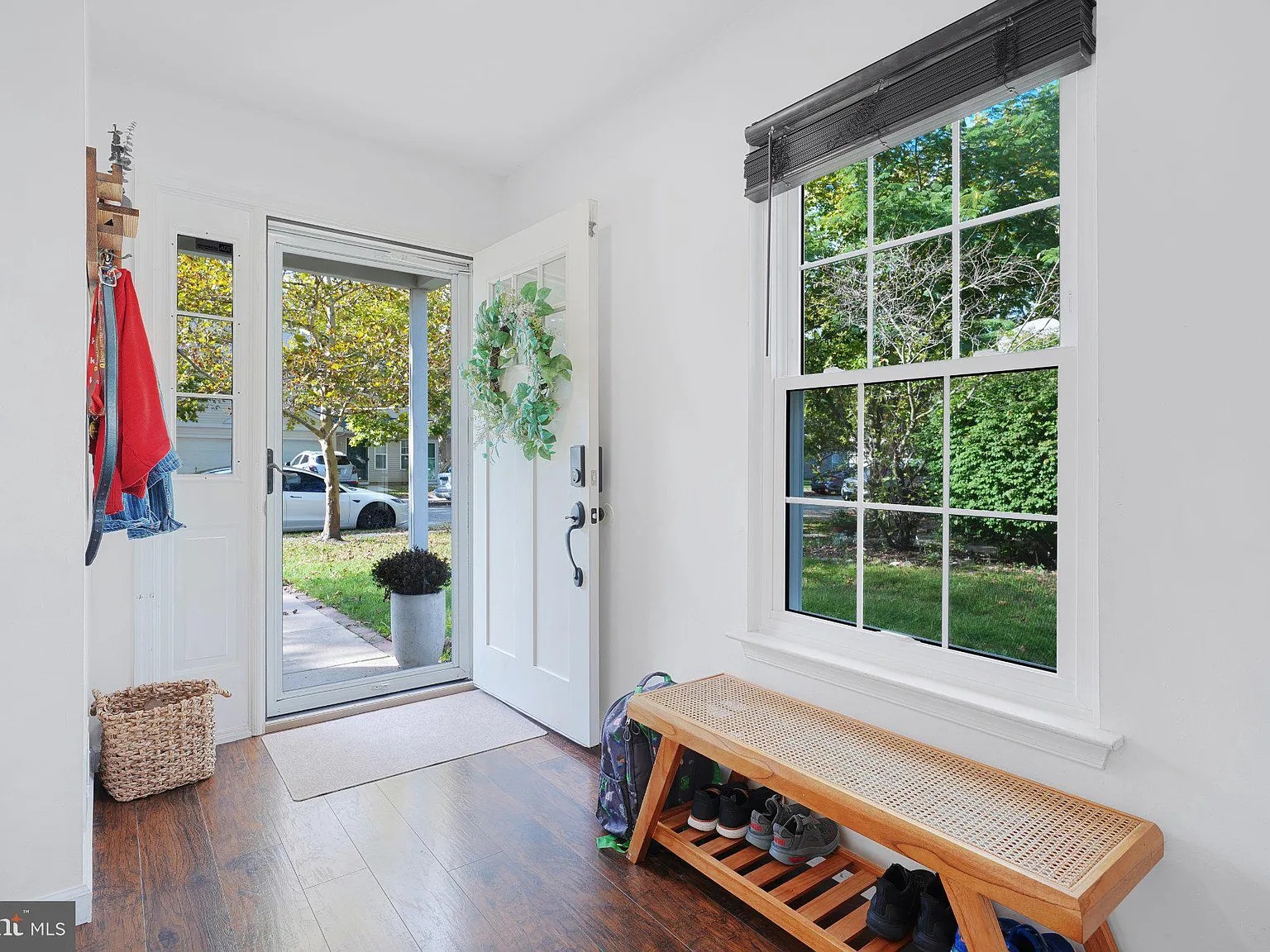 3 bed, 1.5 bath, 1353 sqft, $2,550 — Photo 4