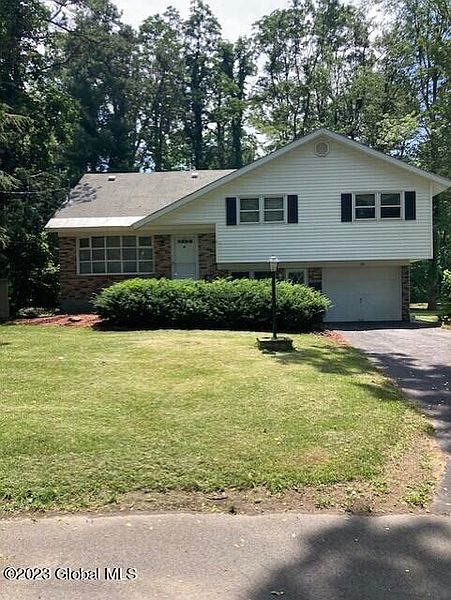 2nd image of 155 Boxwood Drive