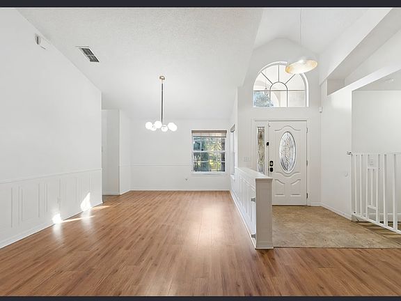 4th image of 720 Swaying Pine Way