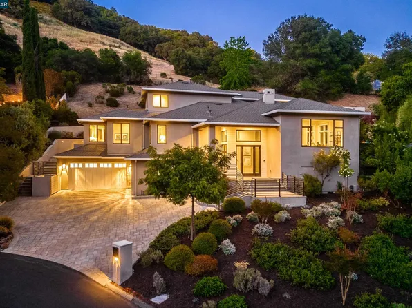 84 Mossbridge Ln, Orinda, CA 94563