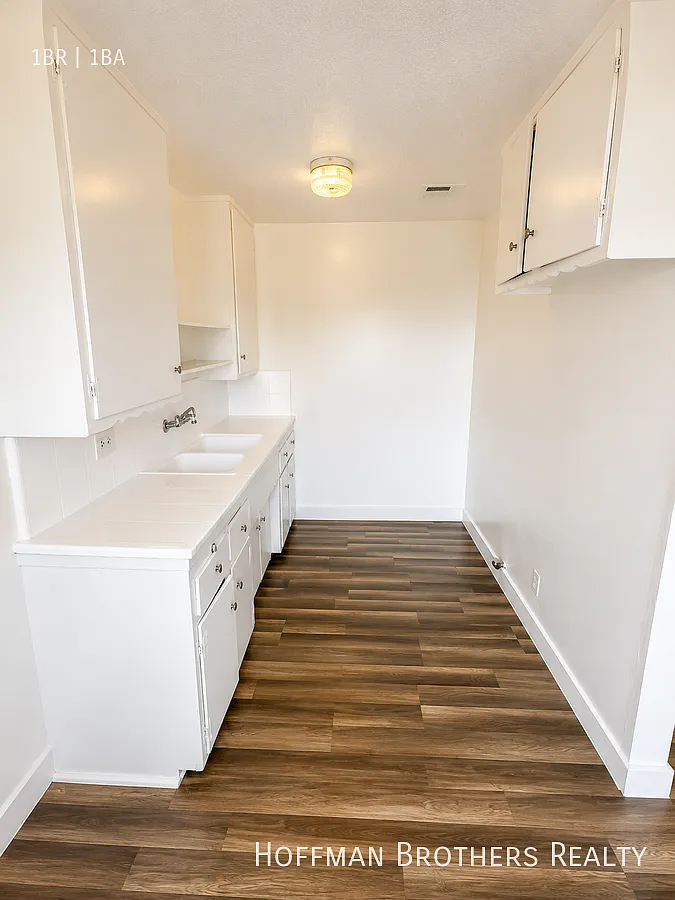 916 W 84th St Los Angeles, CA 90044 — Photo 2