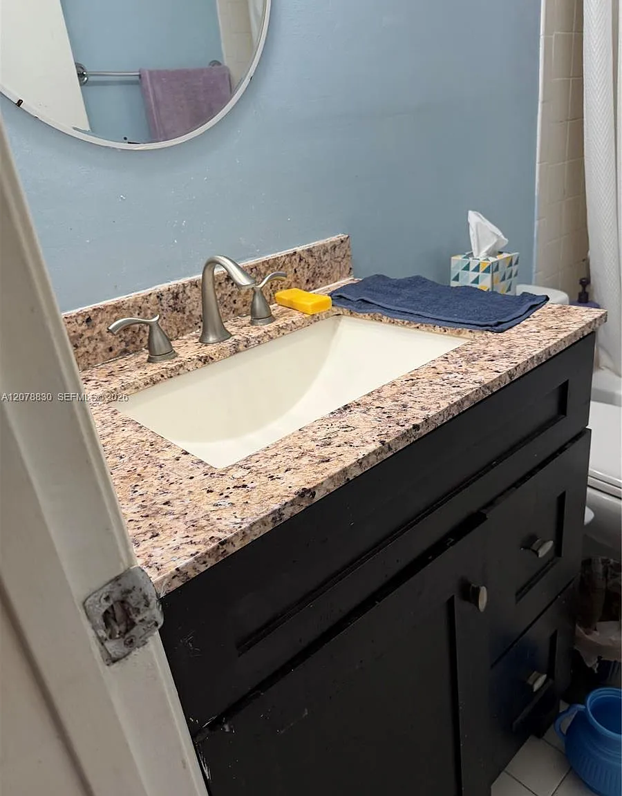 Madison Downtown Condo — Photo 2