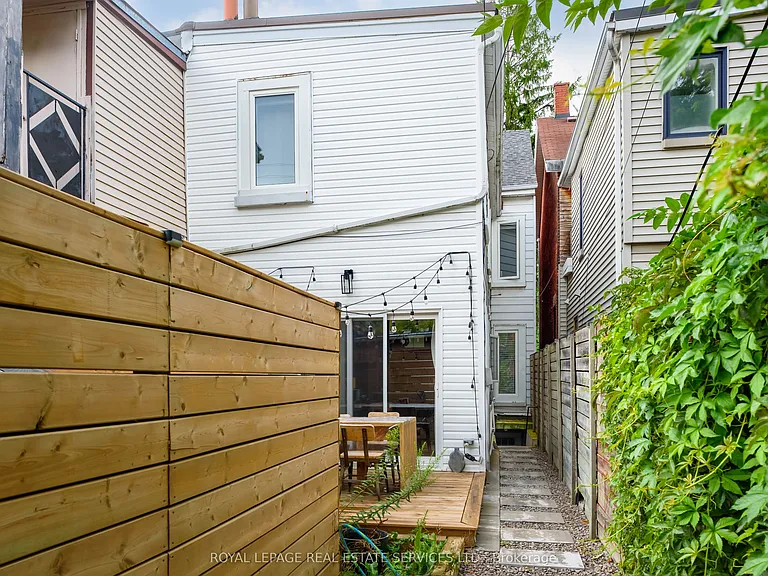 81 Major St #LOWER — Photo 22
