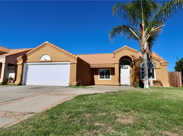716 Periwinkle Ln, Perris, CA 92571