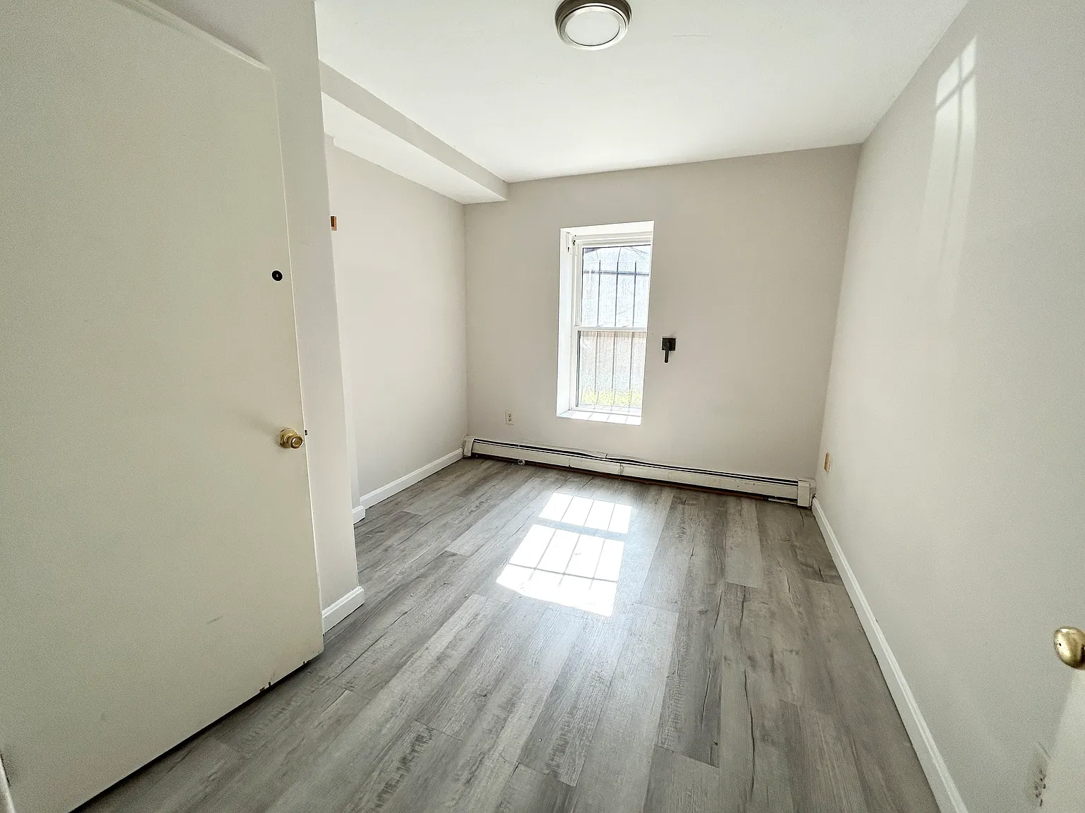 3 bed, 1200 sqft, $4,000 — Photo 4