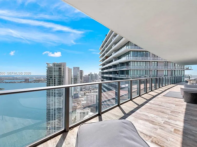 650 NE 32nd St #Penthouse 5201 — Photo 7
