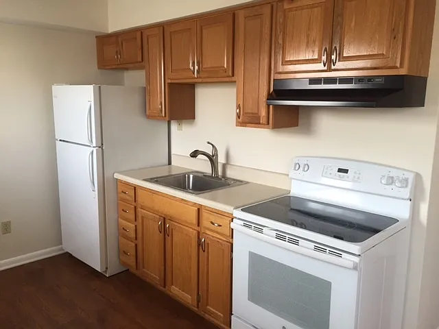 855 W Ocean View Ave — Photo 3