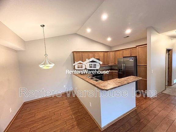 5th image of 2000 Meadow Ct Unit 203