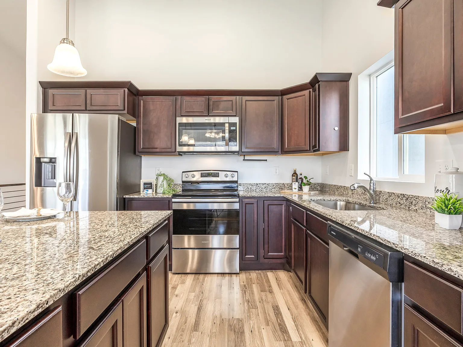 3 bed, 1423 sqft, $2,200 — Photo 4