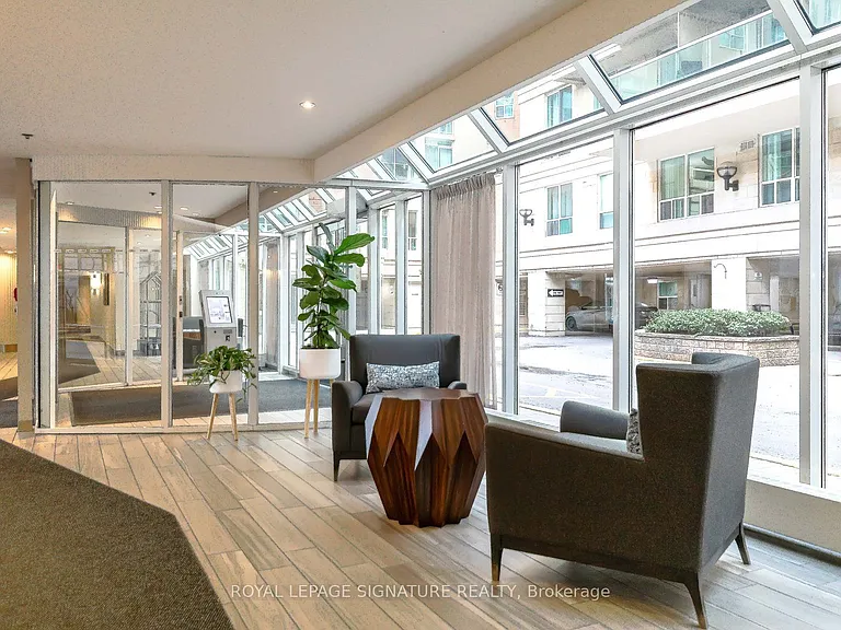 323 Richmond St E #412 — Photo 32