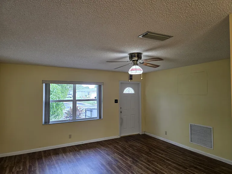7195 NW 9th Ct — Photo 3
