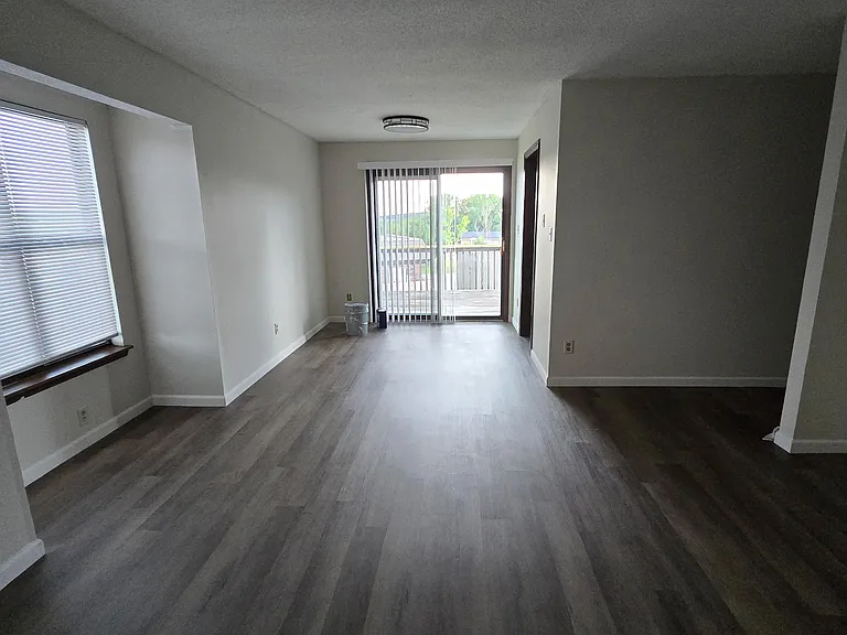 125 Albany Dr #C — Photo 2