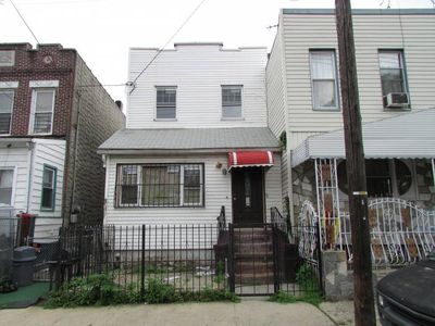 105 Glen St, Brooklyn, NY, 11208