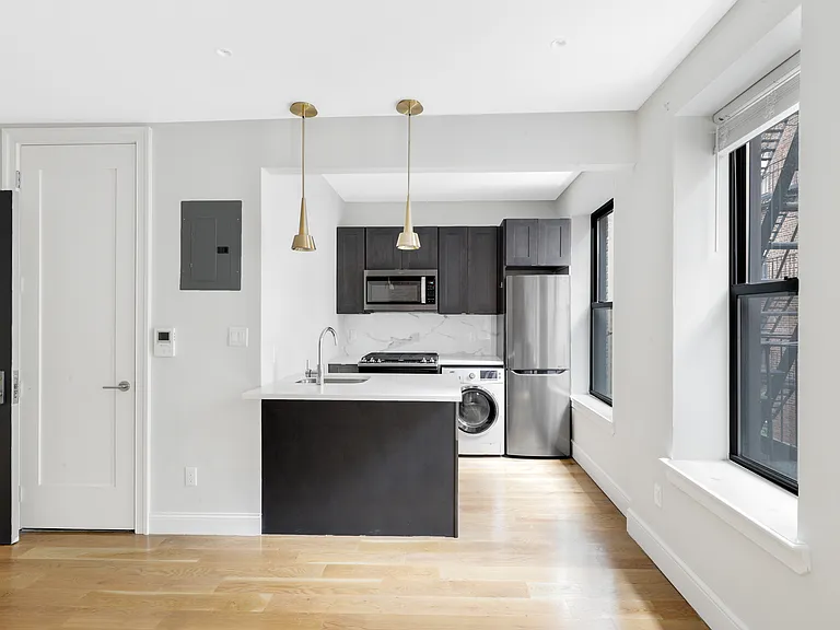218 E 74th St #5R — Photo 3