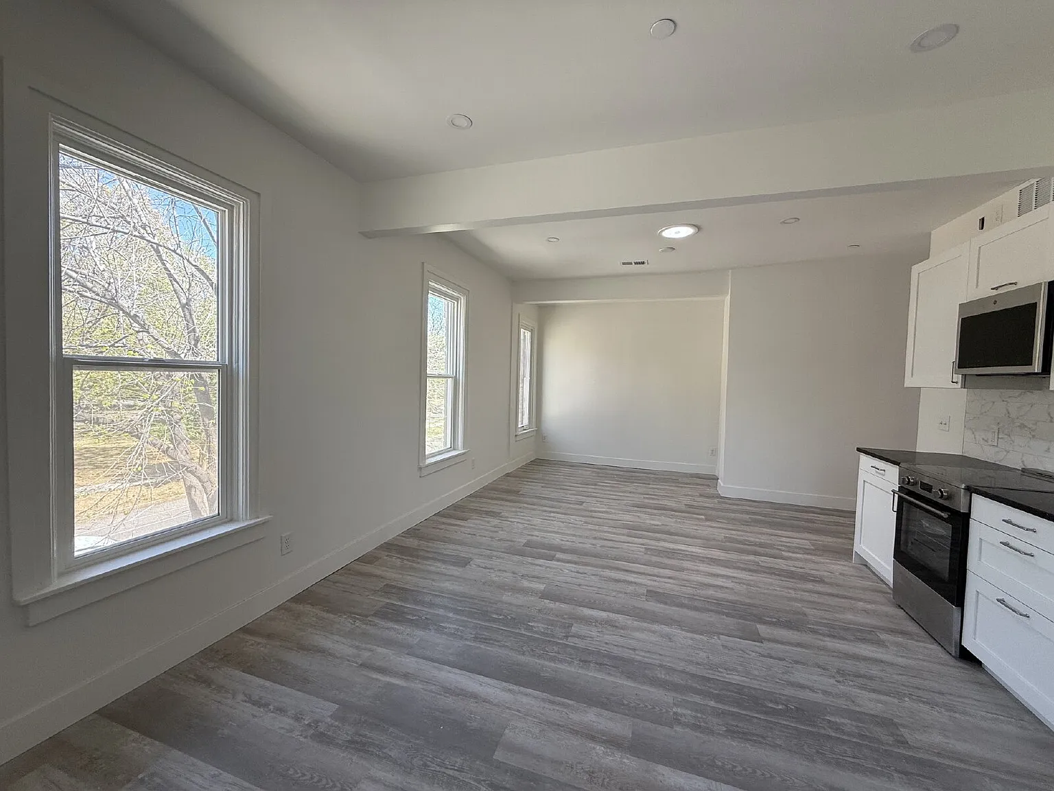 2 bed, 1.0 bath, 720 sqft, $2,400 — Photo 2