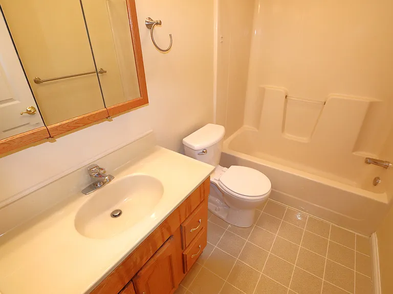 Beautifully Restored Townhouse — Photo 29