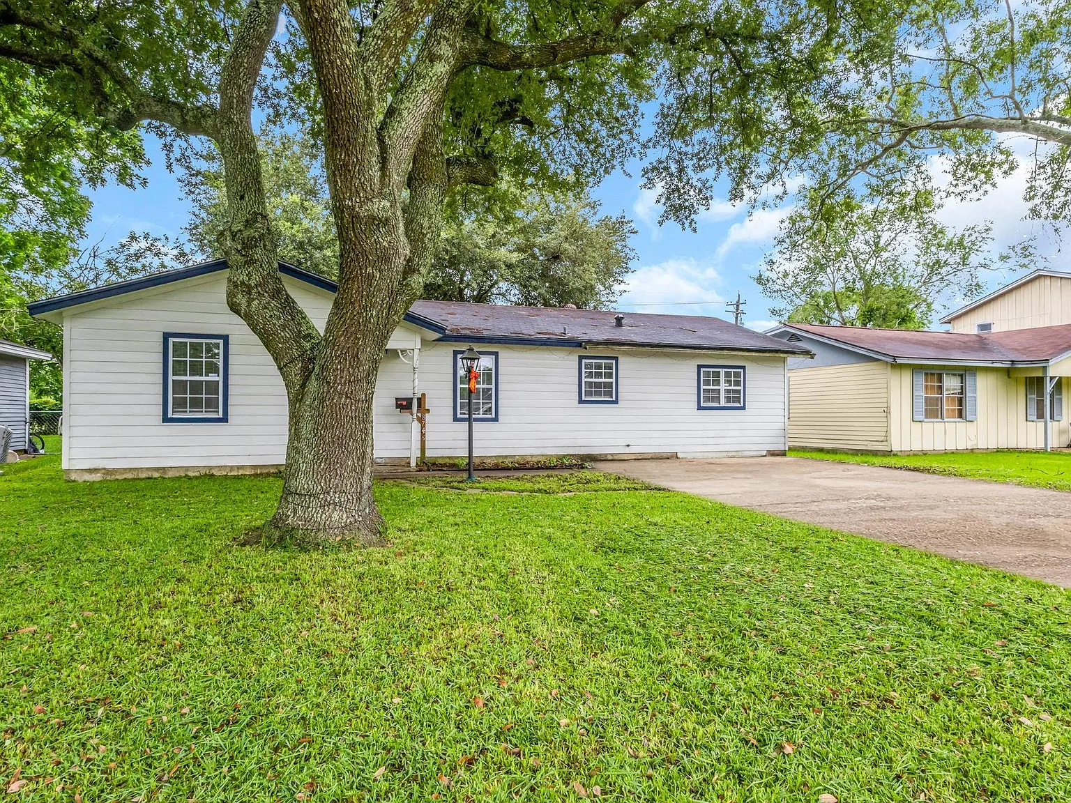 3 bed, 2.0 bath, 1166 sqft, $1,650 — Photo 2