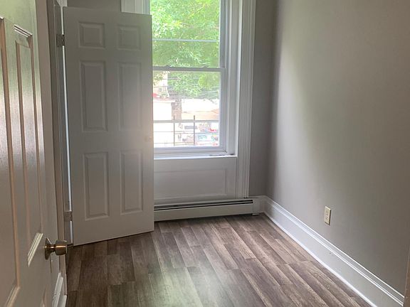 4th image of 267 6th Ave W Floor 2