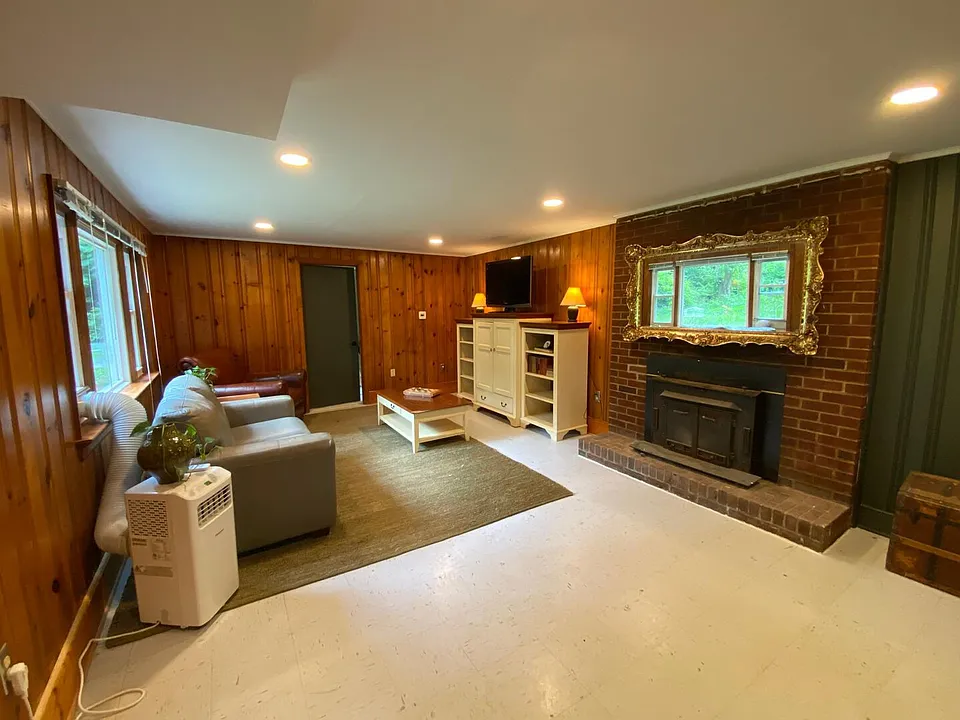 Thorncroft Dr