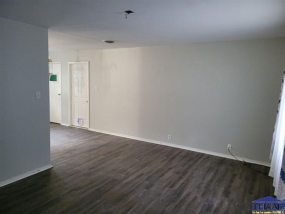 3rd image of 3819 Parkview Dr