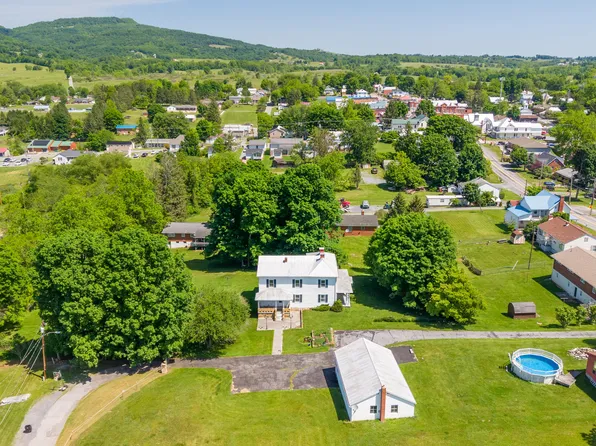 105 Main St, Union, WV 24983
