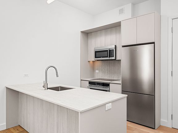 4th image of 122 2nd St APT 1
