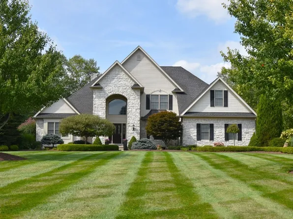 7562 Stockwood Dr, Solon, OH 44139