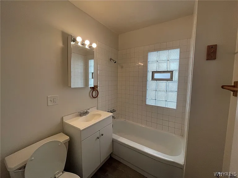 422 Moselle St — Photo 8