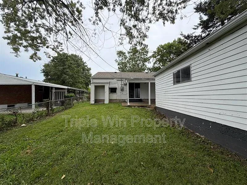 2 bed, 1.0 bath, 850 sqft, $1,275 — Photo 3